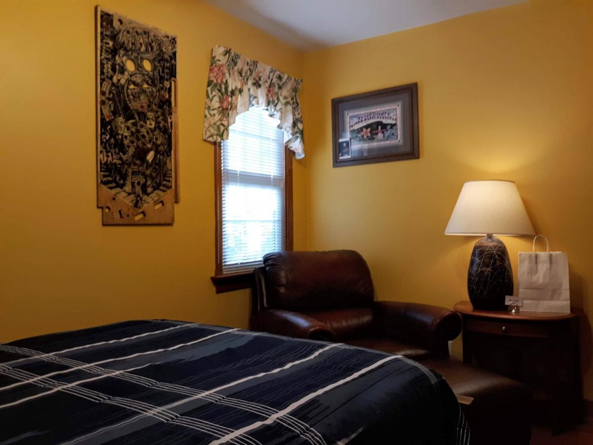 Quiet, Clean House W/ Steel Balls Bed & Breakfast Richmond Exterior photo