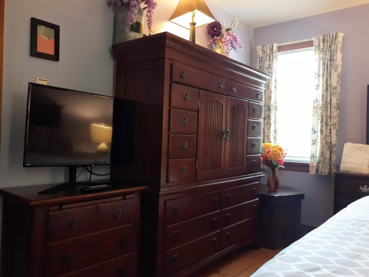 Quiet, Clean House W/ Steel Balls Bed & Breakfast Richmond Exterior photo